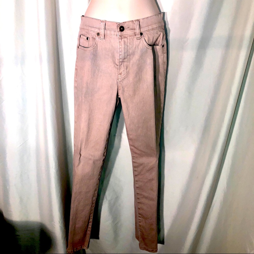 DG2 ankle jeans with cute ankle zips! Super stretchy- Size 4 fits 8’s!